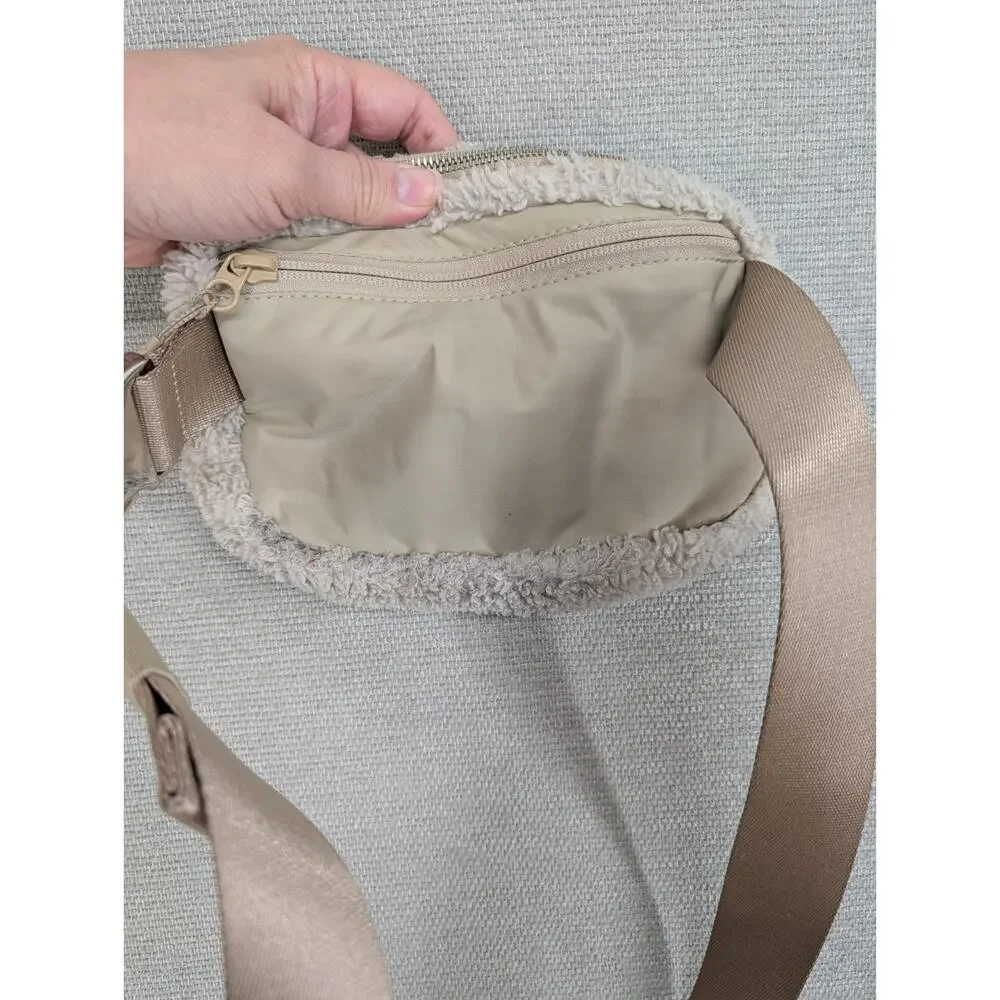 Lululemon Everywhere Belt Bag Fleece Ivory Tan Sherpa Fanny Pack Crossbody